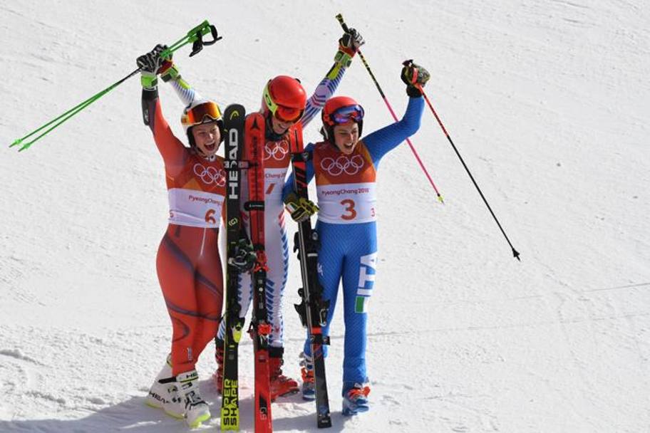 Il podio del gigante donne: da sinistra Mowinckel, l&#39;oro Mikaela Shiffrin e Brignone. Afp